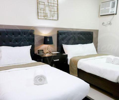 Bumble V Subic Hotel オロンガポ エクステリア 写真